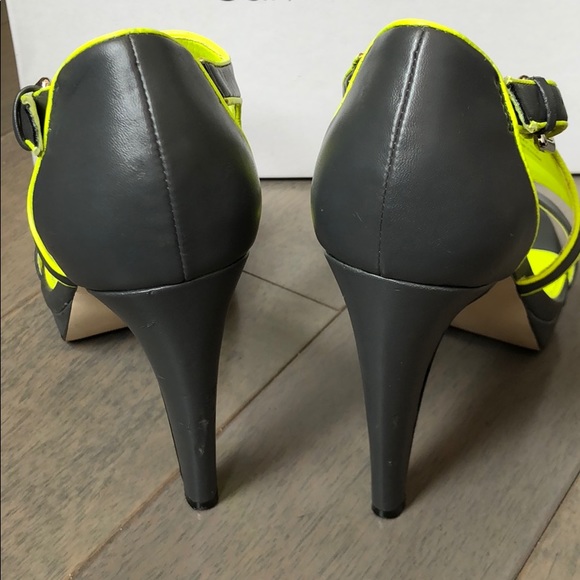 Calvin Klein platform sandals. Size 8 - Picture 4 of 7